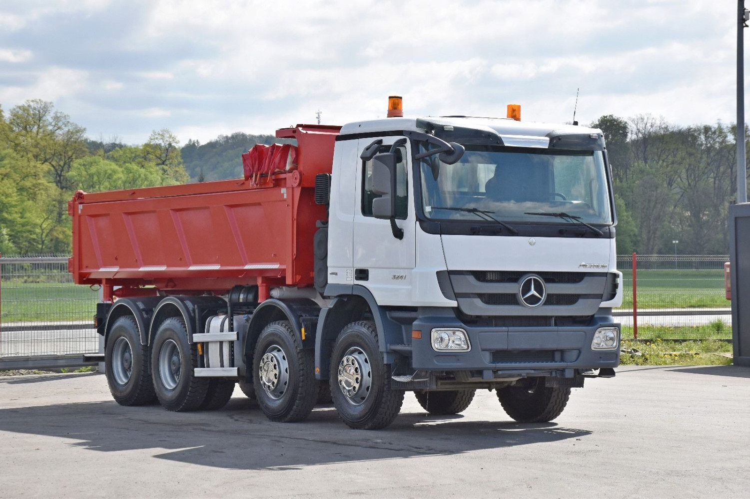 Mercedes ACTROS 3241 * WYWROTKA 5,70m + BORDMATIC / 8x4