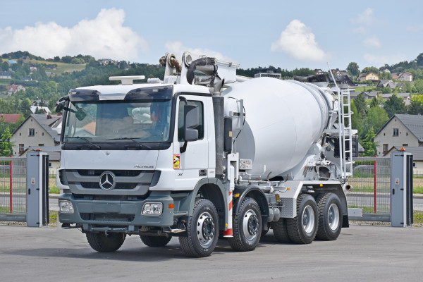 MERCEDES ACTROS 3241 * POMPA DO BETONU + PILOT * STAN BDB / 8x4