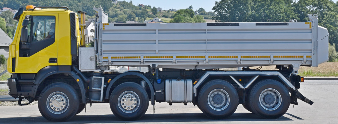 Iveco TRAKKER 450 * WYWROTKA 5,60 m / 8x4 * STAN BDB