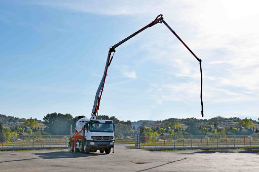 MERCEDES ACTROS 3241 * POMPA DO BETONU 24 m + PILOT * STAN BDB / 8x4