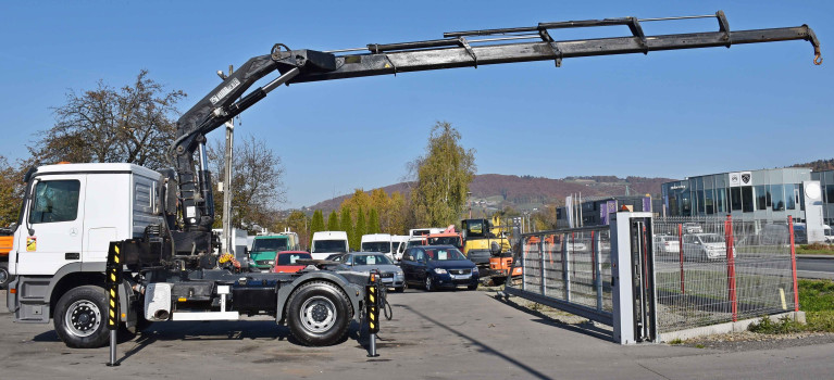 MERCEDES ACTROS 1844 * Ciągnik siodłowy * HIAB 330 - 5  + PILOT * STAN BDB