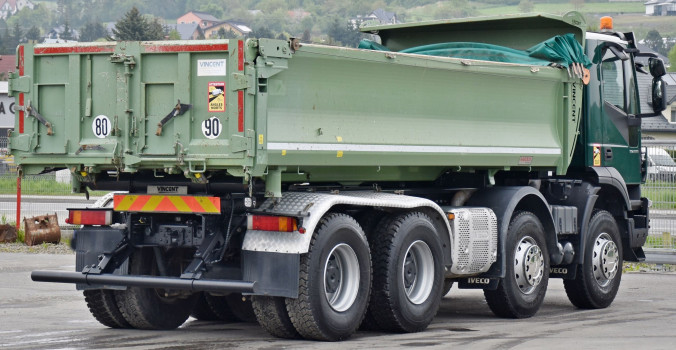 IVECO TRAKKER 410 * Wywrotka 5,90 m + BORDMATIC * 8x4 * STAN BDB